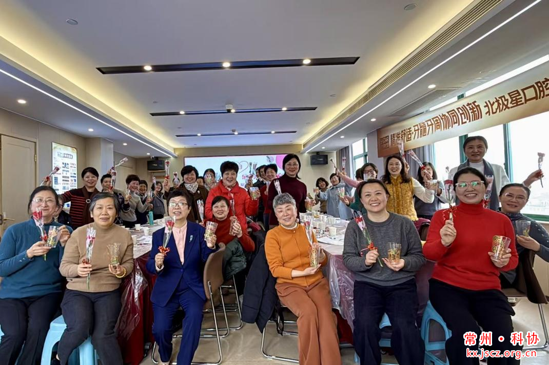 巧手绘杯迎三八 健康相