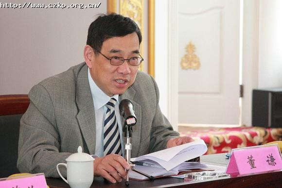 市科协董谦主席主持会议并致欢迎词