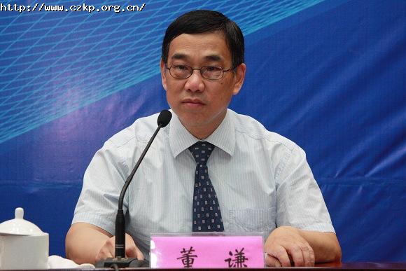 市科协主席董谦介绍学术活动月、科普周情况